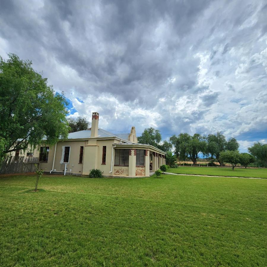 Villa Karoo Leeu Self Catering Oudtshoorn Esterno foto