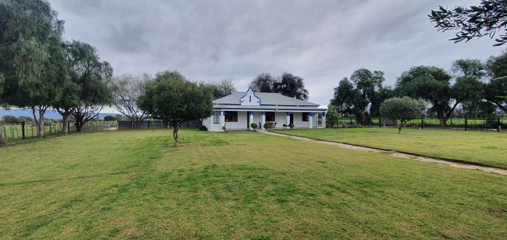 Villa Karoo Leeu Self Catering Oudtshoorn Esterno foto