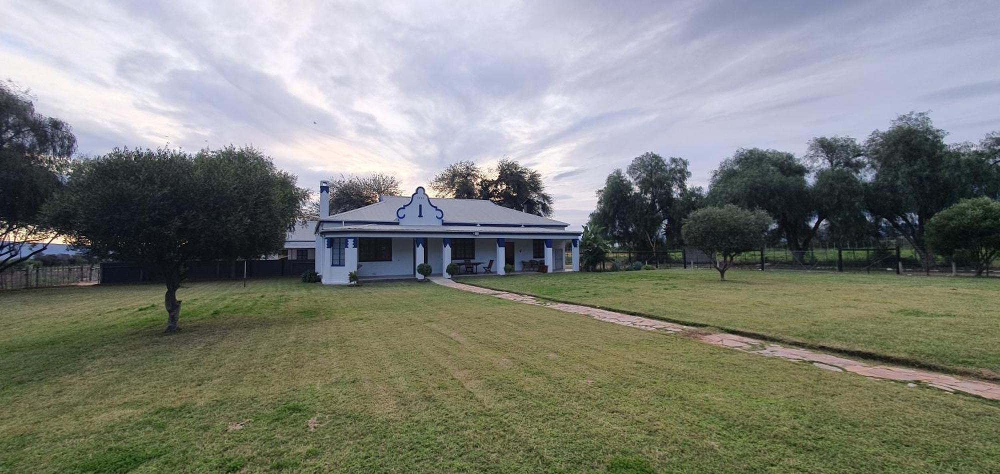 Villa Karoo Leeu Self Catering Oudtshoorn Esterno foto